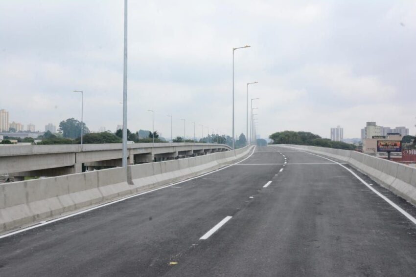 Viaduto viabiliza via expressa ao tráfego no sentido São Caetano da Avenida dos Estados 