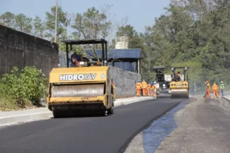 Prefeitura de Ribeirão Pires inicia asfaltamento de novo trecho da Avenida Prefeito Valdírio Prisco