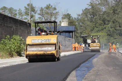Prefeitura de Ribeirão Pires inicia asfaltamento de novo trecho da Avenida Prefeito Valdírio Prisco