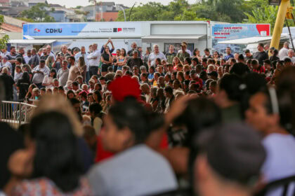 Em SBC, 736 famílias recebem matrículas de apartamentos; CDHU móvel é lançado