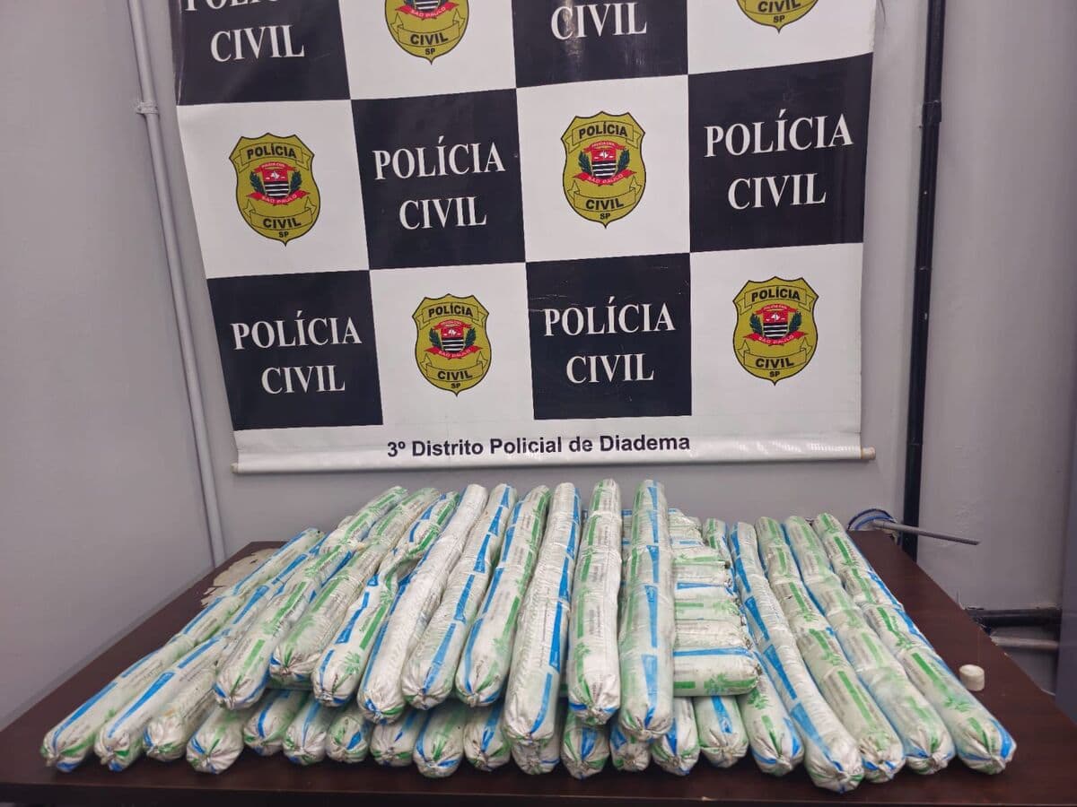 Dupla com plano de roubar carro-forte é presa com explosivos 