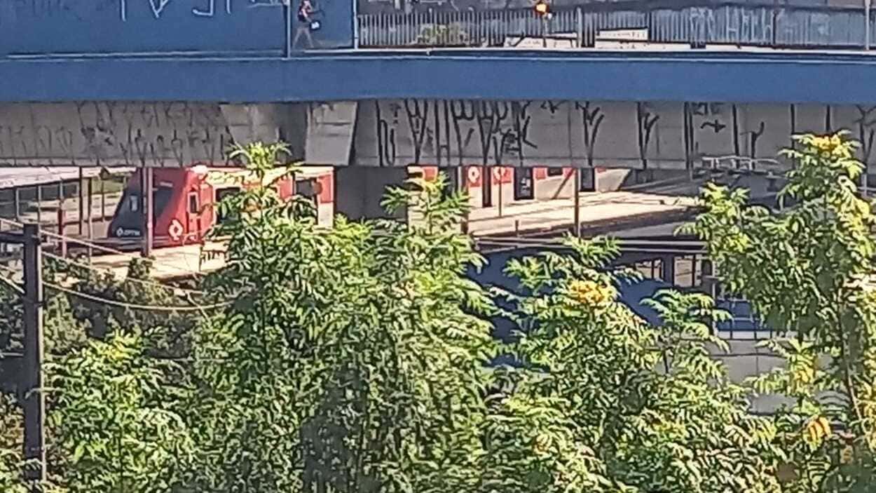 Homem morre em cima de trem na Estação de Mauá 
