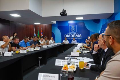 Taka reúne vereadores e secretários para discutir Projeto de Lei do Refis e ações municipais
