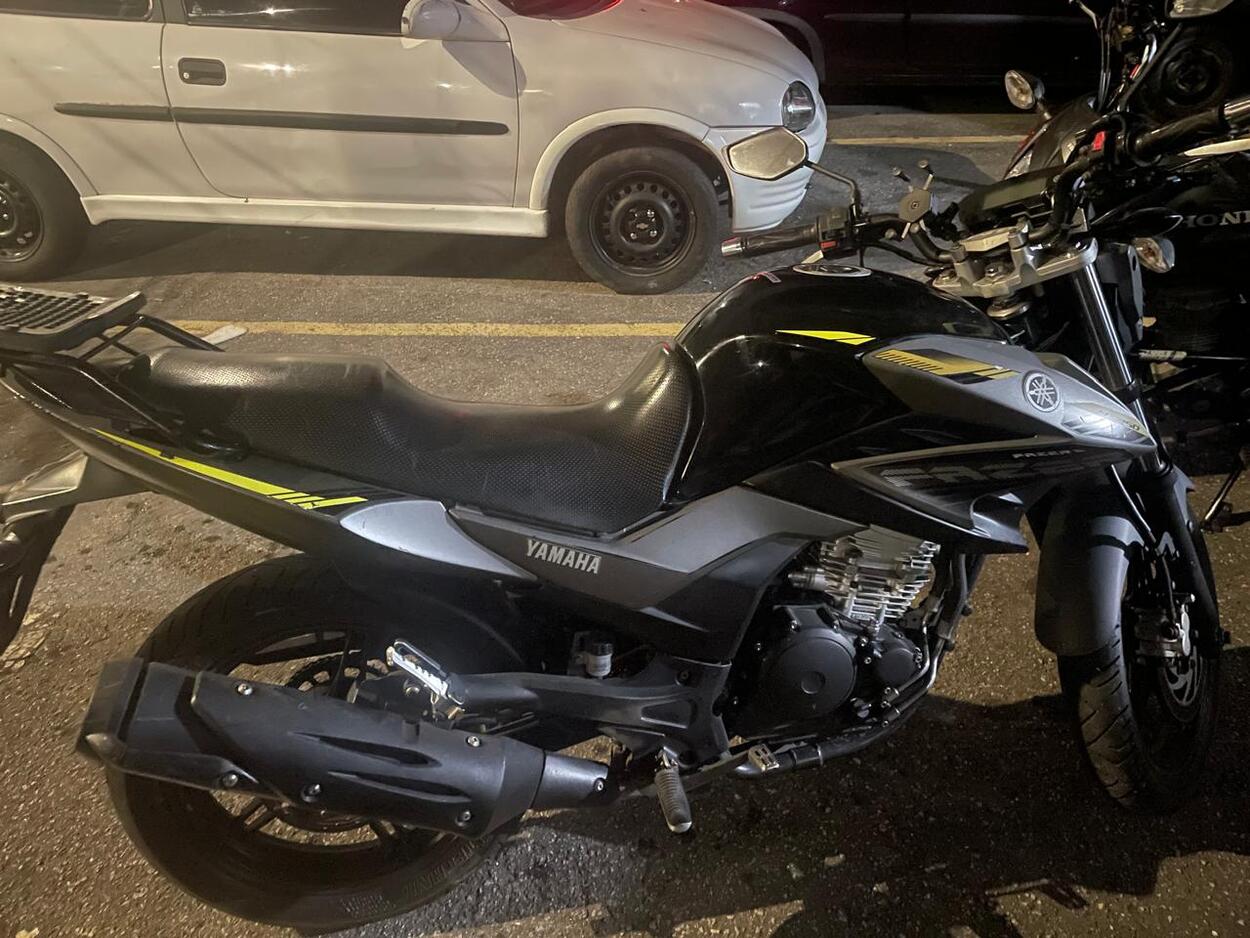 Homem tenta furtar peça de moto em frente à Havan, é contido por vítima e preso pela PM