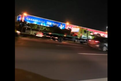 Anchieta registra colisão entre dois carros e uma carreta em São Bernardo