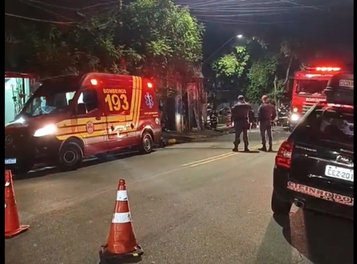 Sete viaturas dos Bombeiros são mobilizadas para controlar incêndio em Sto.André