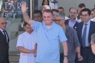 Jair Bolsonaro tem alta após três semanas internado em Brasília
