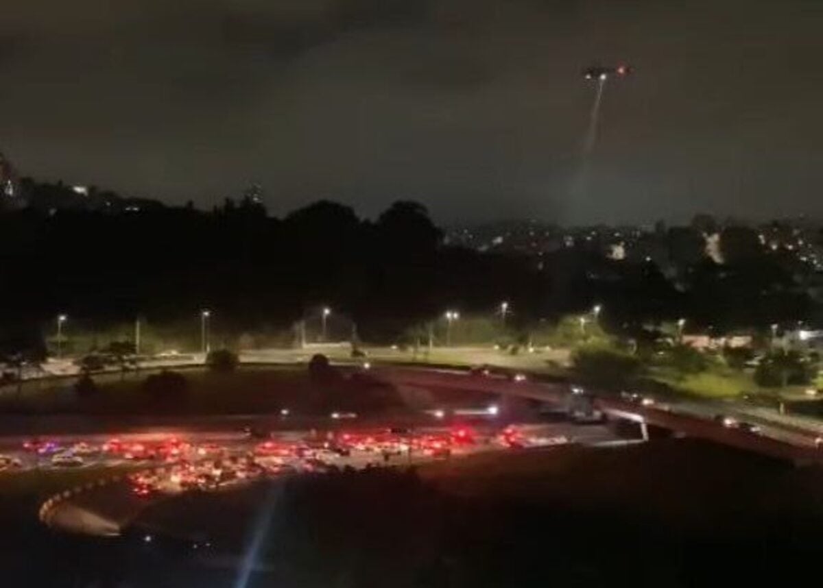 Perseguição policial, tiros e acidente na Anchieta neste domingo