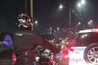 Colisão entre carro e moto deixa vítima ferida na Anchieta