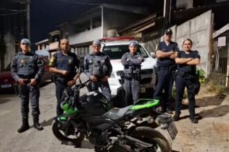 PM e GCM de São Bernardo recuperam moto roubada que era desmontada em mata