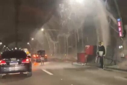 Motociclista mexe em celular, colide em túnel da Imigrantes e fica gravemente ferido