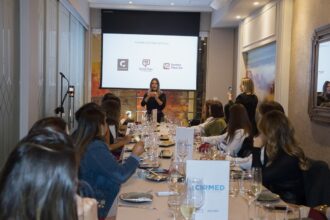 Especialista em saúde íntima orienta mulheres em evento do LIDE Grande ABC