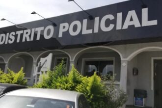 Caso foi registrado como roubo e apreensão de objeto no 3º Distrito Policial do município.