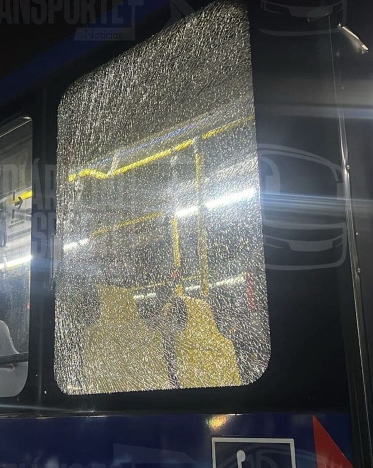 Na noite desta quarta-feira um ônibus foi apedrejado na Estrada dos Alvarengas, em São Bernardo 