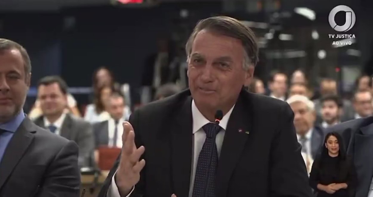 Bolsonaro brinca, convida Moraes para ser seu vice e recebe resposta: 'Eu declino'
