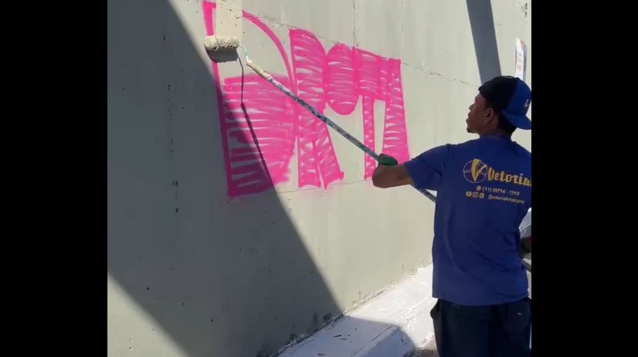 Após vandalismo e pichação, prefeitura de São Bernardo faz limpeza em viaduto na Lions