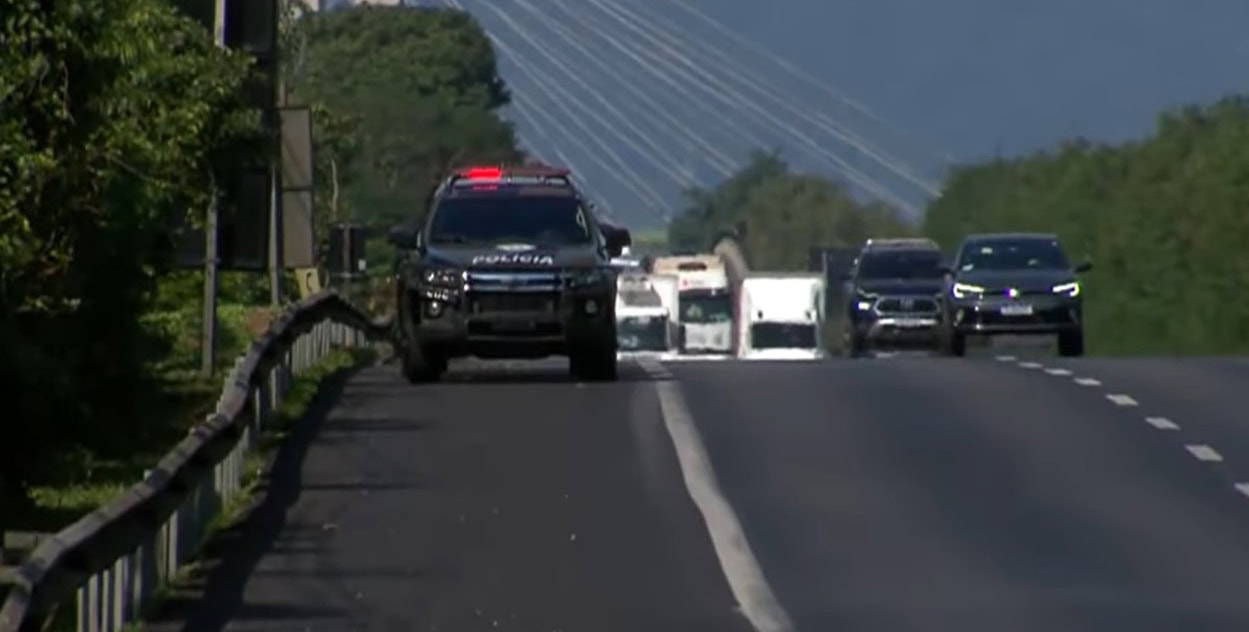 Trio morre após entrar em confronto com policiais na Rodovia dos Imigrantes