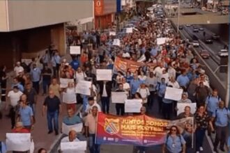 Motoristas e cobradores ameaçam greve no ABC e paralisam terminal em Sto.André