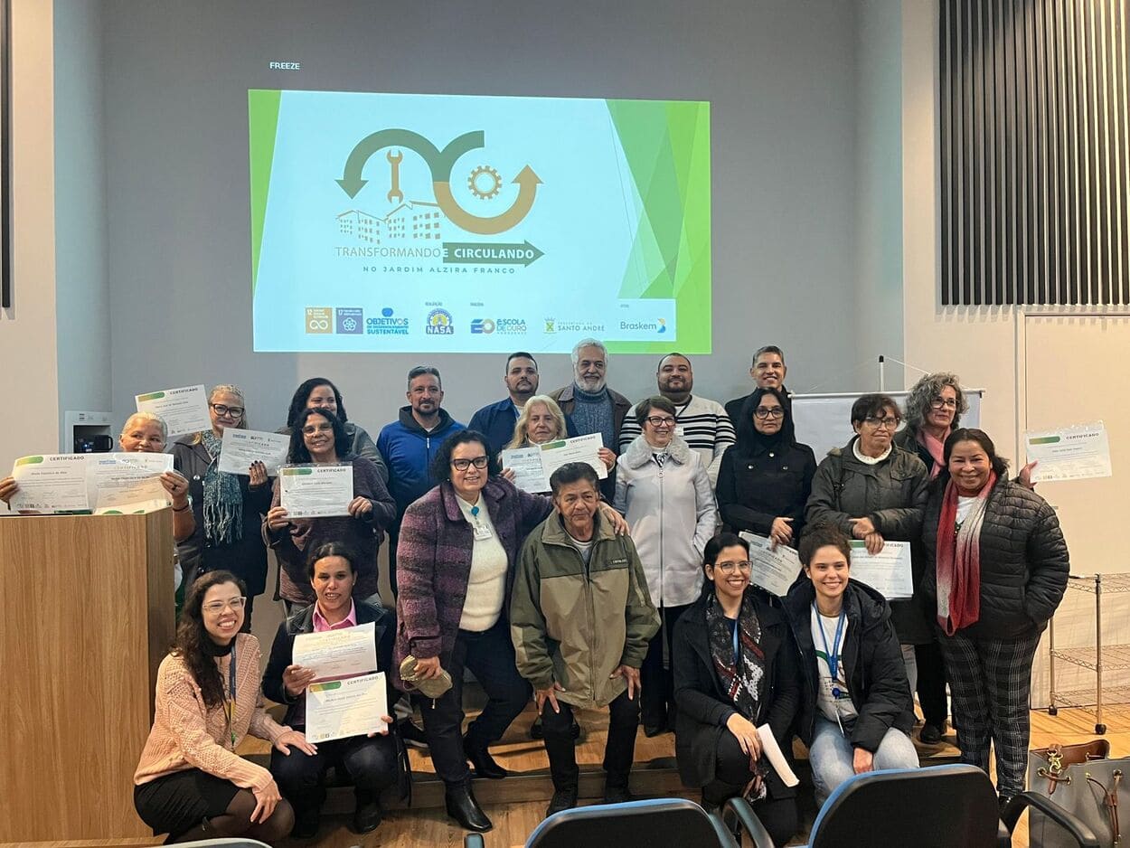 Braskem e Coletivo Nasa celebram formatura de catadores e artesãs do Jd. Alzira Franco