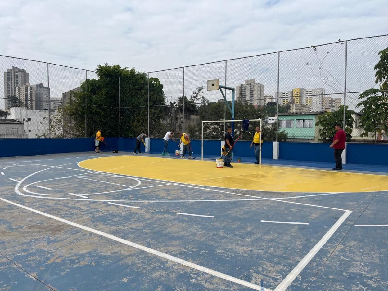 Mutirão contou com a ajuda de empresários que doaram tinta, materiais, alimentação e produtos de limpeza para a realização das atividades na escola