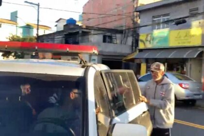  Padrasto do jovem Lucas é hostilizado ao chegar em Delegacia de São Bernardo