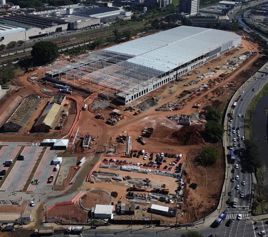 Galpão logístico que está em construção na Avenida dos Estados terá 60 mil metros quadrados e recebe investimento de R$ 360 milhões