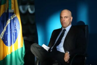 Moraes decide não prender Bolsonaro por descumprimento de cautelar