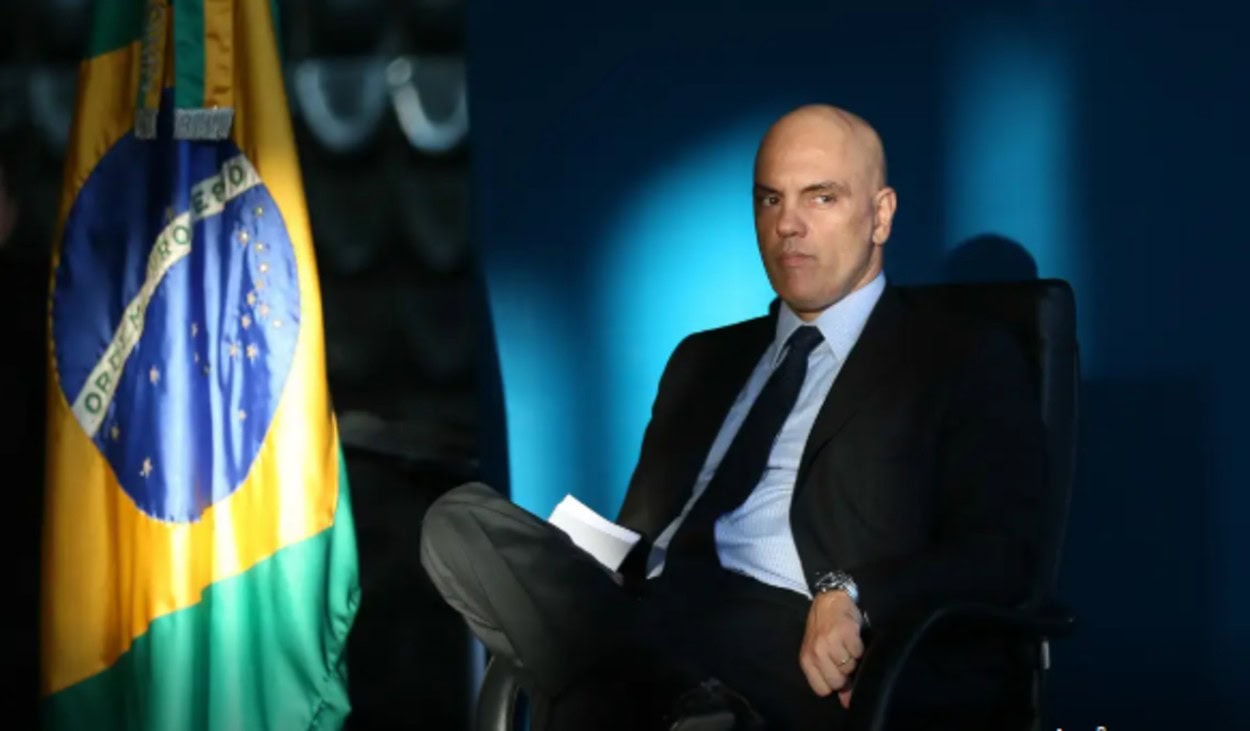 Moraes decide não prender Bolsonaro por descumprimento de cautelar