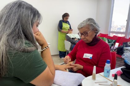 Familiares de crianças internadas na Cardiologia Pediátrica do HC ganham “Dia da Beleza”