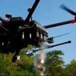 Diadema adquire drone que lança bombas de gás lacrimogêneo  dispersa pessoa.