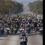  Bolsonaro participa de motociata em Brasília