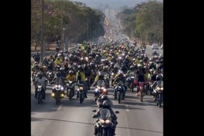  Bolsonaro participa de motociata em Brasília