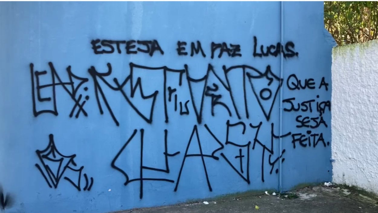 cemitério é pichado com pedido de justiça 