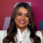 Sure, here is a news story about Preta Gil's wake: Emoção e Celebração Marcam a Despedida de Preta Gil no Rio de Janeiro