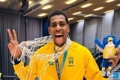 Filho de Mauá, Anderson Barbosa, é ouro com a Seleção Universitária de Basquete
