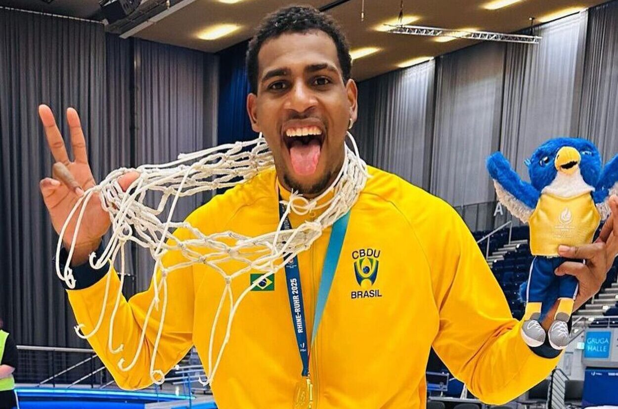 Filho de Mauá, Anderson Barbosa, é ouro com a Seleção Universitária de Basquete