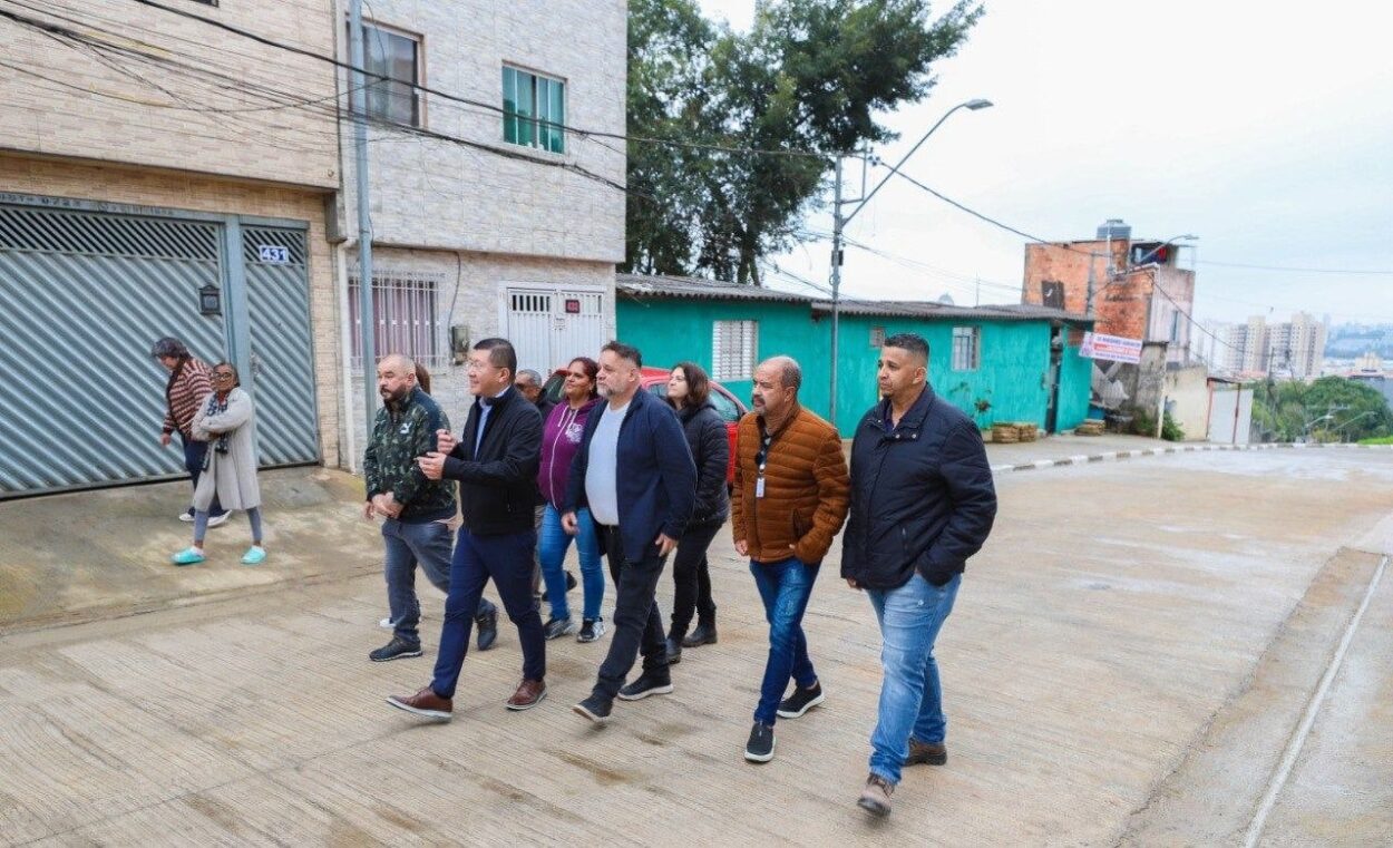 Prefeitura de Diadema entrega a pavimentação da Travessa Novo Horizonte no Canhema