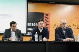 Prefeito Akira Auriani participa de evento sobre a Nova Indústria Brasil e destaca potencial sustentável de Rio Grande da Serra
