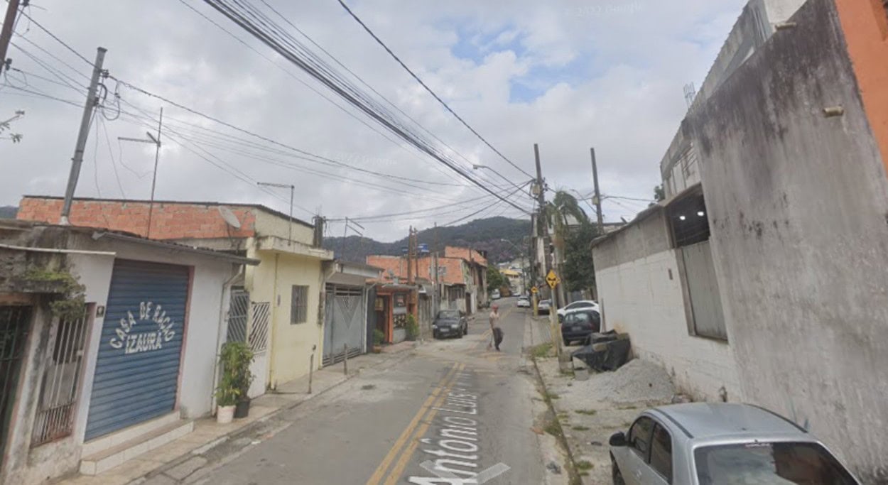 tentativa de homicídio contra um homem de 50 anos, na rua Antonio Luiz Ferreira, na Vila Carlina