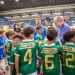 prefeito Tite Campanella esteve presente na entrega do ginásio, momentos antes de iniciar a partida