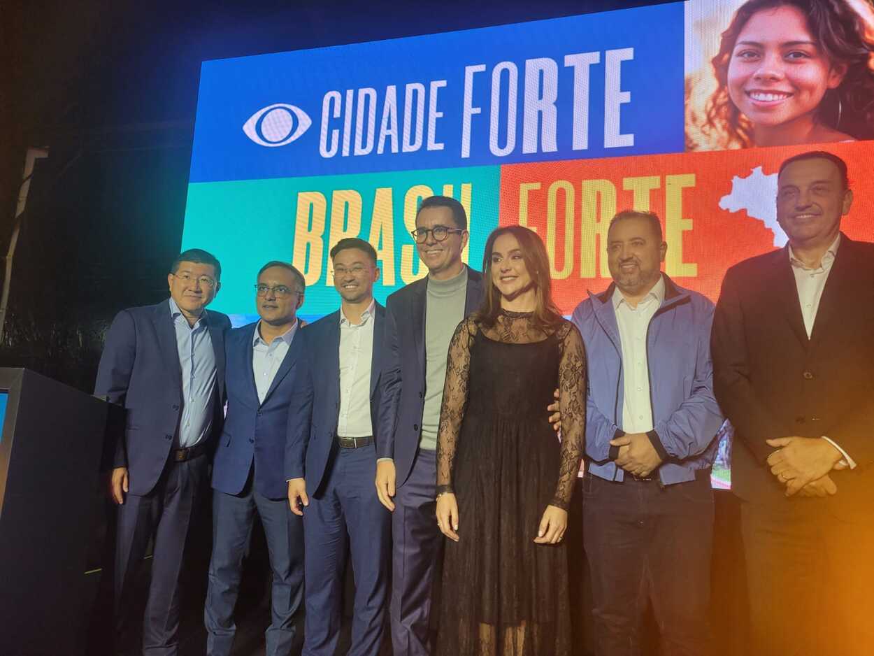 Com a presença de autoridades, ex-prefeito Paulo Serra estreia na TV Band com programa focado em gestão pública.