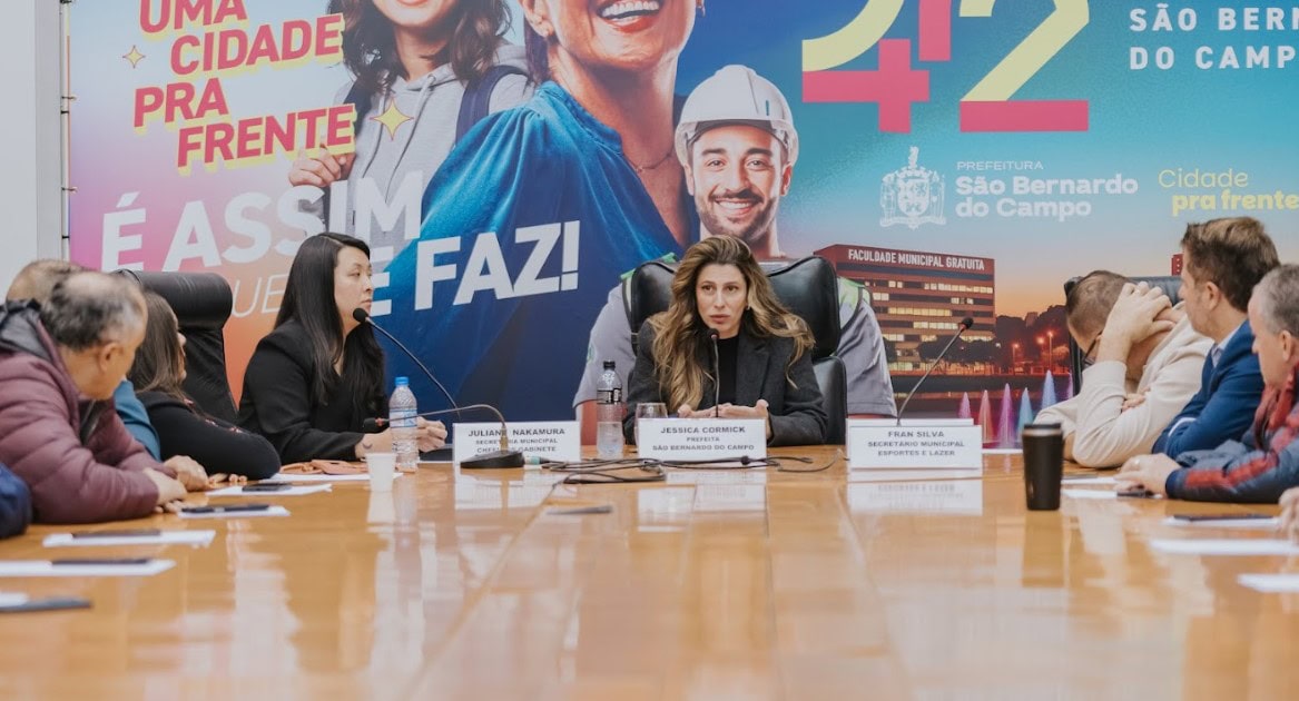 Prefeita Jessica Cormick se reúne com secretariado e vereadores