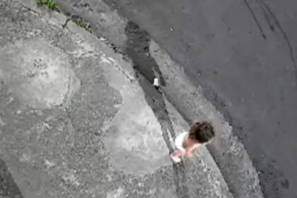 Mãe vai ao baile funk e filha de 3 anos é vista andando sozinha de fralda em rua de Santo André