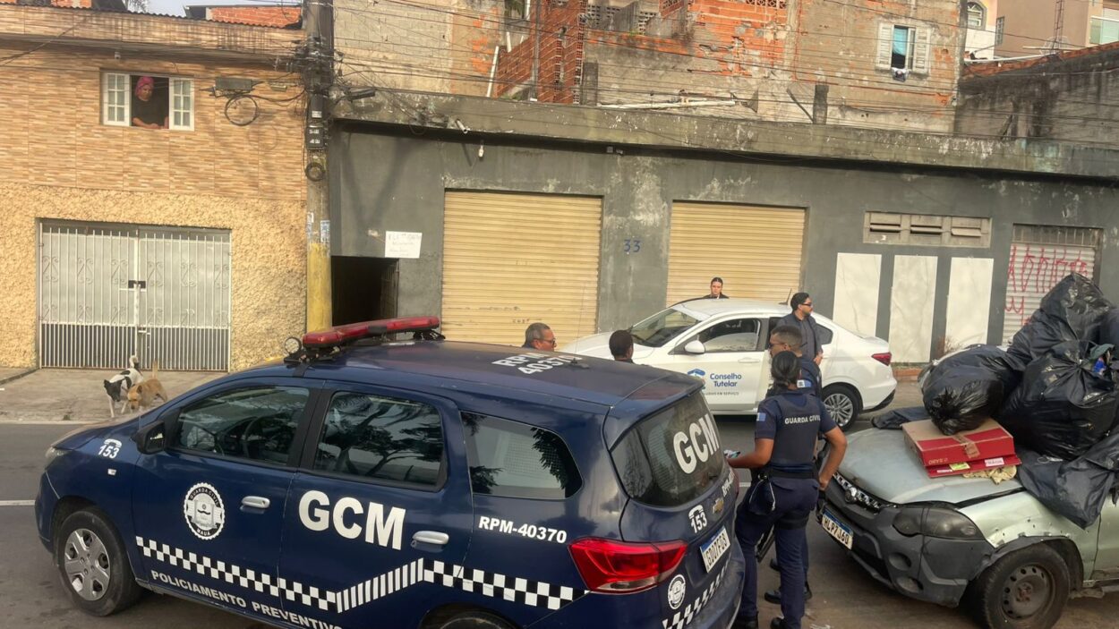 Conselho Tutelar e GCM de encerram ponto de uso de drogas por adolescentes no Jardim Itapark