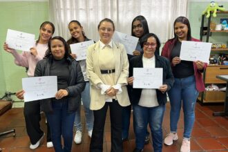 Fundo Social promove curso de Design de Sobrancelhas em Rio Grande da Serra