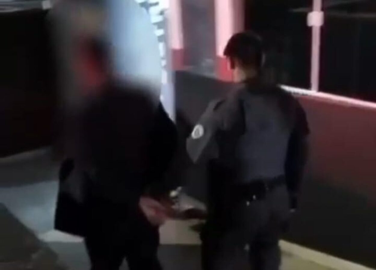 Em São Bernardo, PM prende homem de terno preto por furto em drogaria no Taboão
