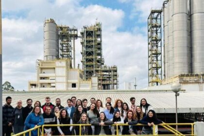 Pesquisadores do Centro de Engenharia da Plasticultura conhecem de perto operações da Braskem no ABC