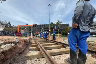Prefeitura de Ribeirão Pires recebe vagões históricos e materiais ferroviários da CPTM