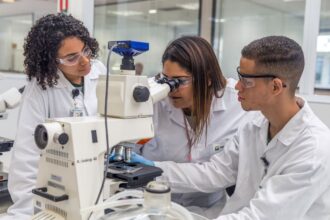 Petrobras abre mais de 700 vagas para jovens aprendizes em 13 Estados e no Distrito Federal