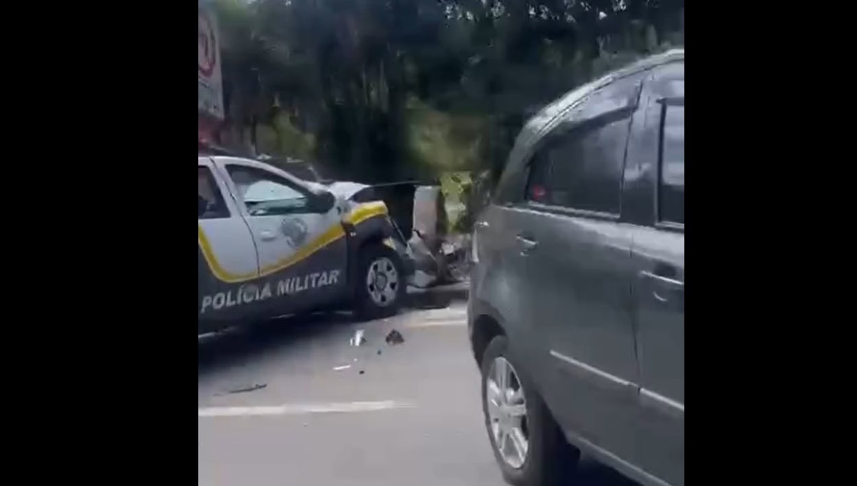 Acidente na Índio Tibiriçá entre viatura e carro deixa três feridos em Ribeirão Pires